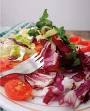 Salad và nguyên liệu ảnh trái cây