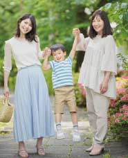 ภาพถ่ายคุณยายและหลานชายญี่ปุ่นสามชั่วอายุคน